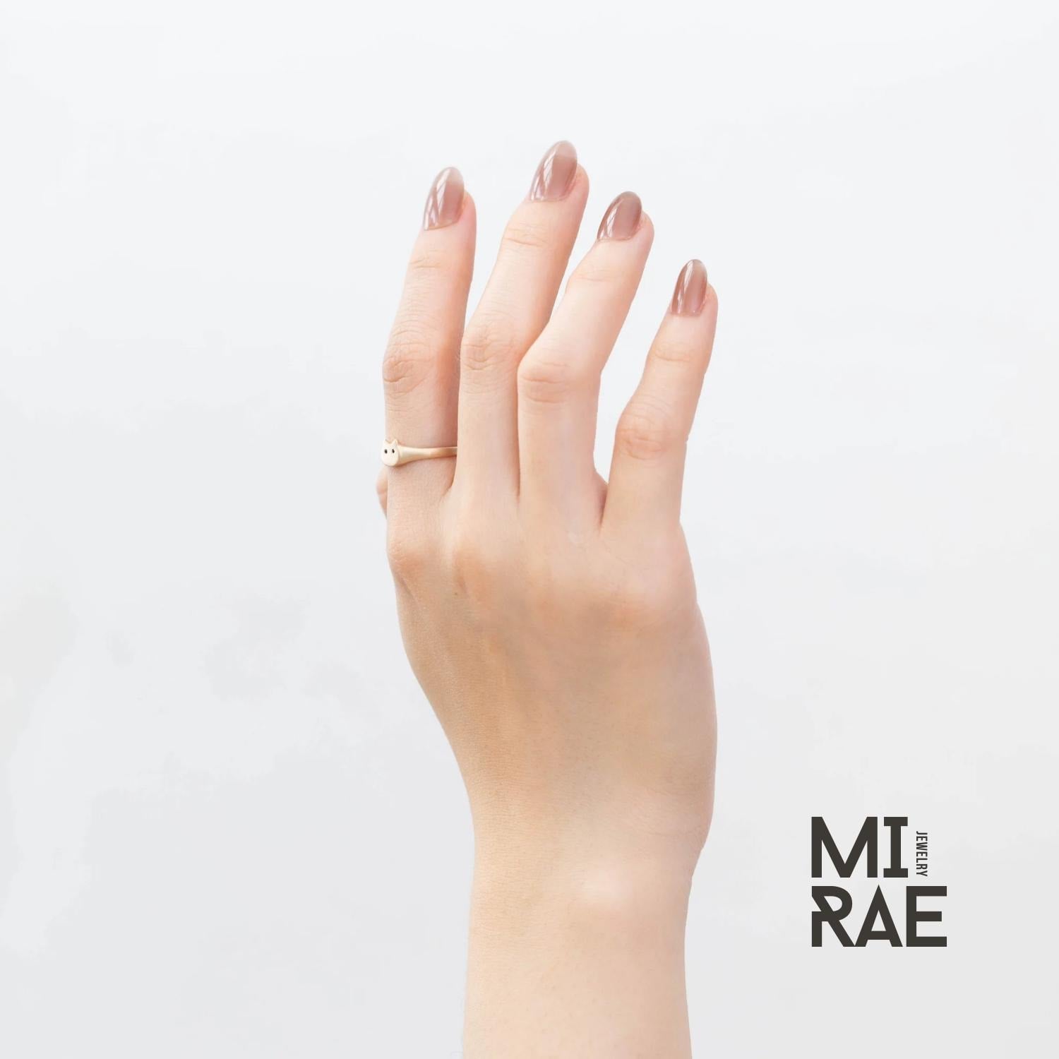 10K Gold Diamond Cat Signet Ring: Sapphire Odd-Eye, Minimalist Jewelry