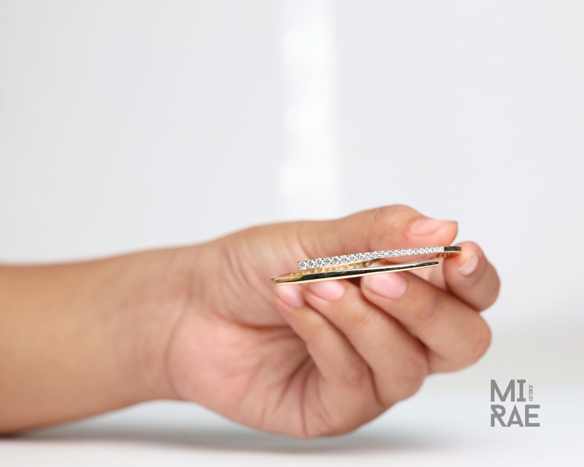 14K Gold Diamond Bangle Bracelet: 1ct Graduated Crossover Design