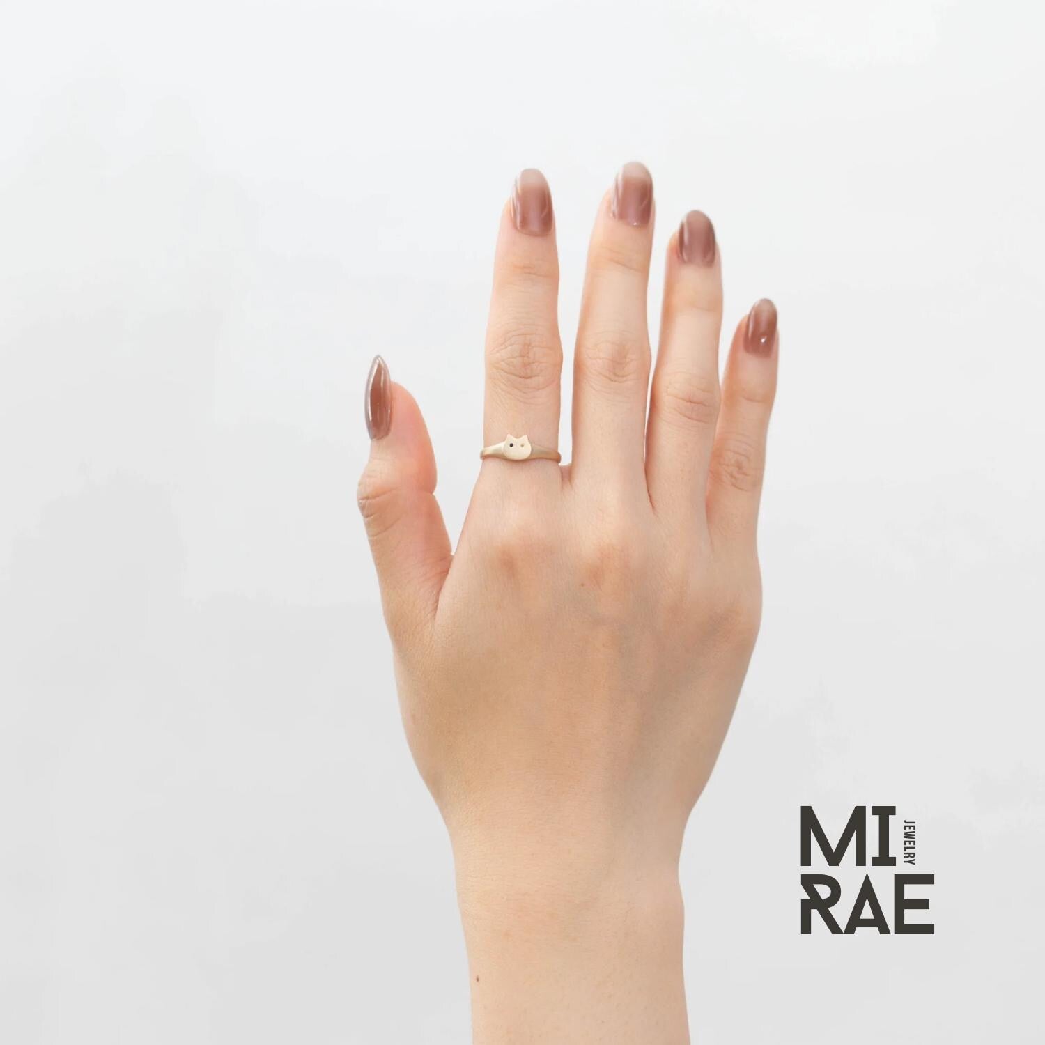 10K Gold Diamond Cat Signet Ring: Sapphire Odd-Eye, Minimalist Jewelry