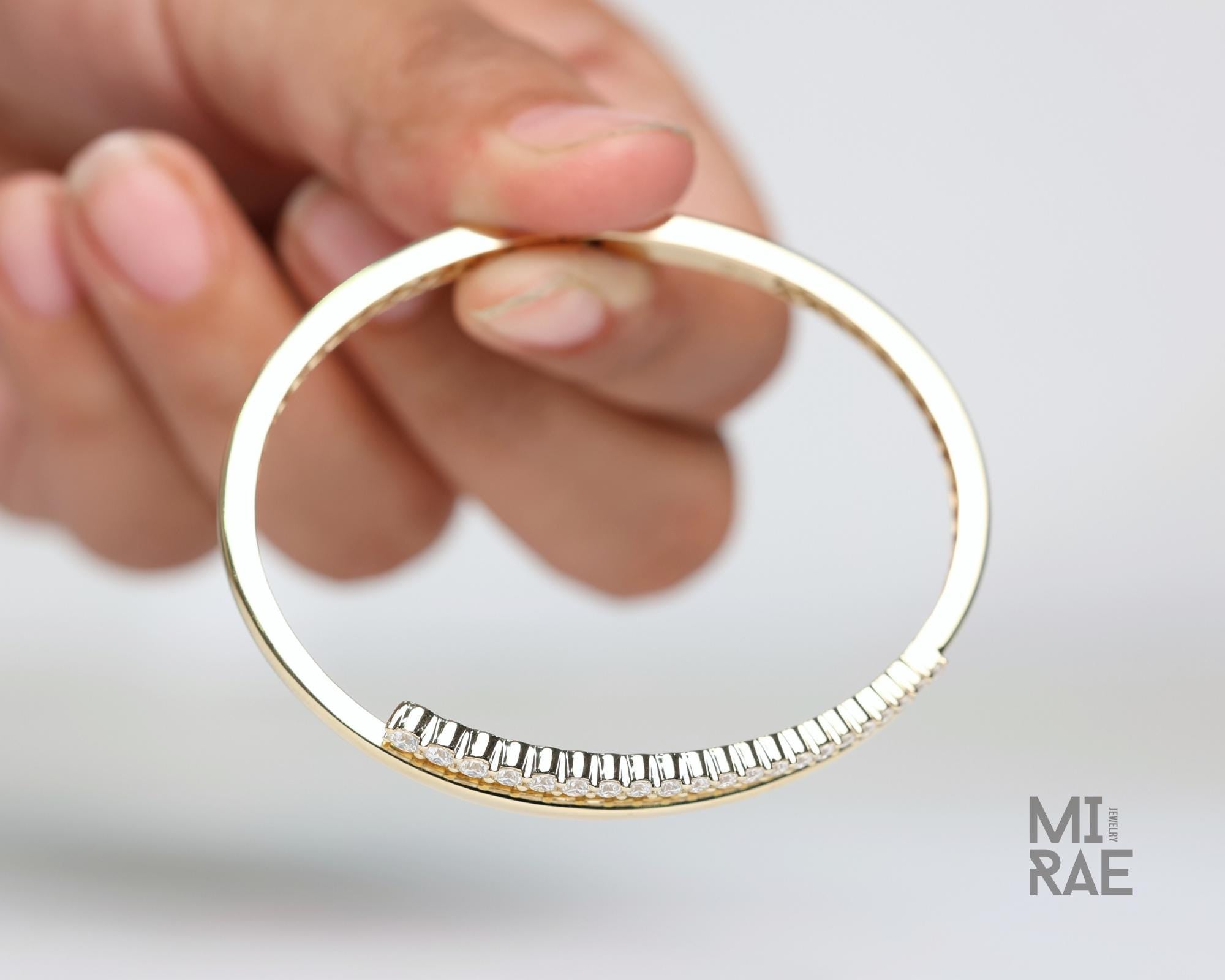 14K Gold Diamond Bangle Bracelet: 1ct Graduated Crossover Design