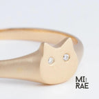 10K Gold Diamond Cat Signet Ring: Sapphire Odd-Eye, Minimalist Jewelry