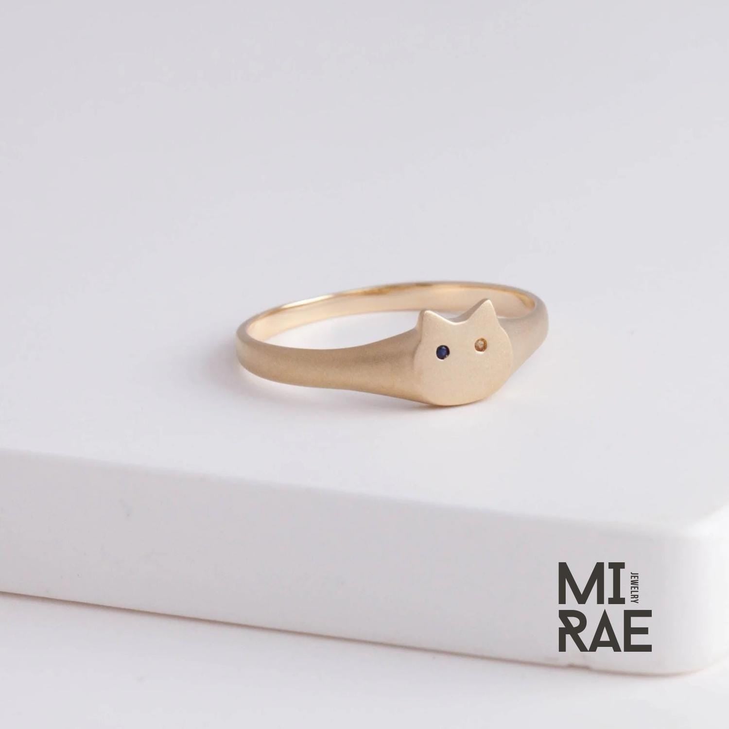 10K Gold Diamond Cat Signet Ring: Sapphire Odd-Eye, Minimalist Jewelry