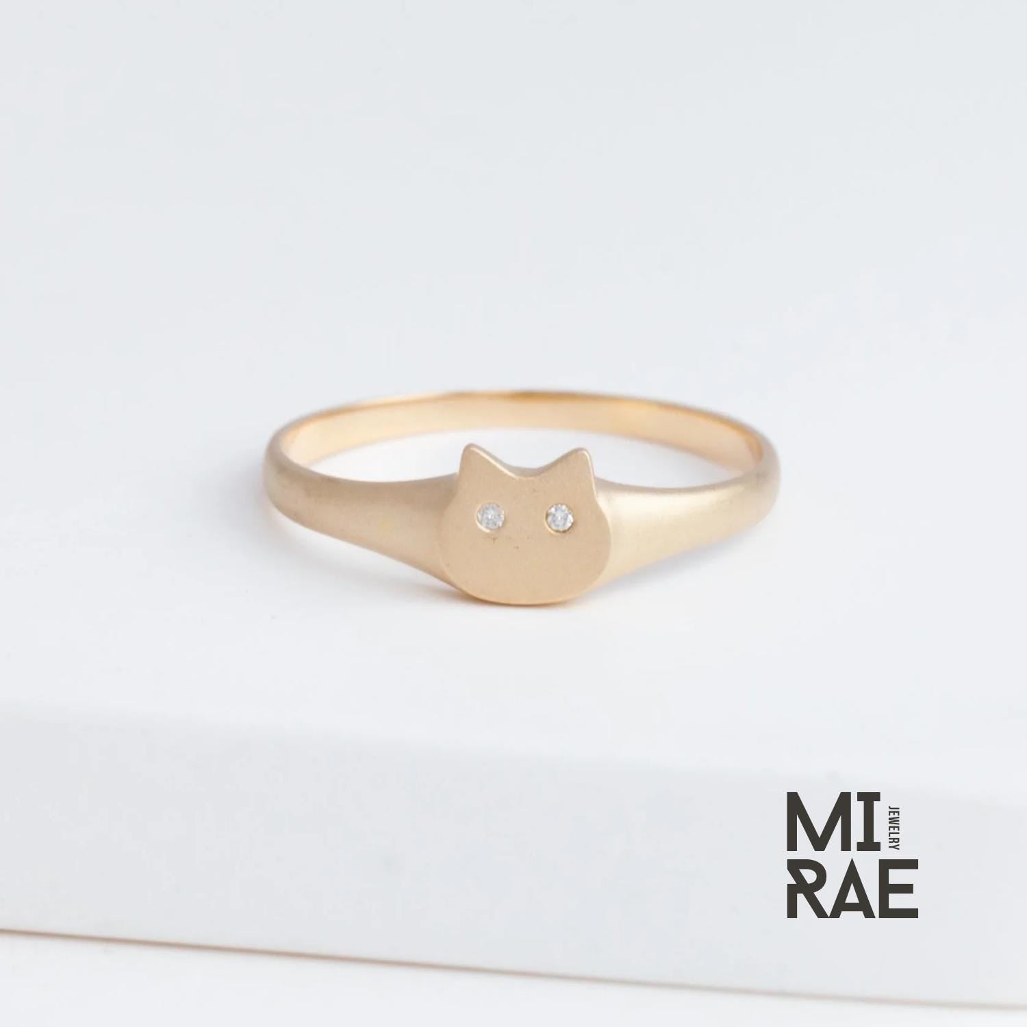 10K Gold Diamond Cat Signet Ring: Sapphire Odd-Eye, Minimalist Jewelry