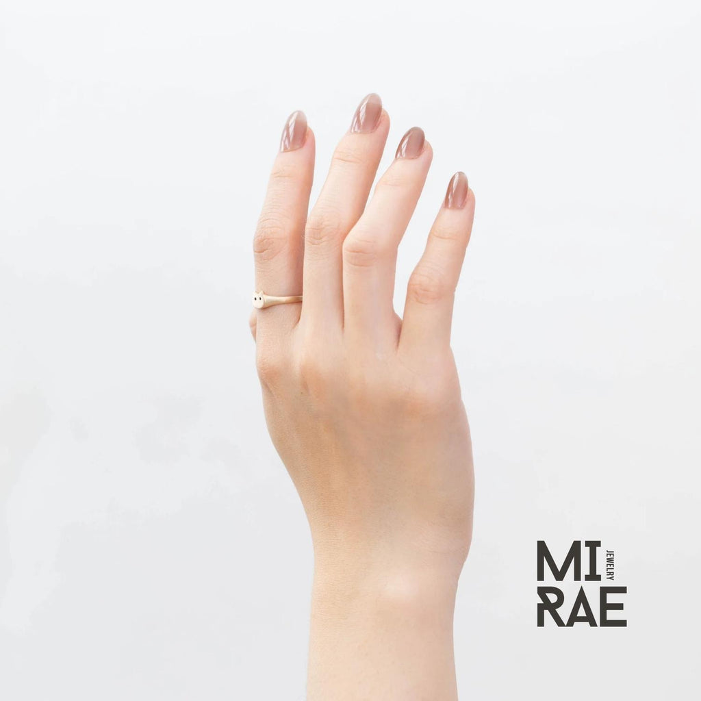 10K Gold Diamond Cat Signet Ring: Sapphire Odd-Eye, Minimalist Jewelry