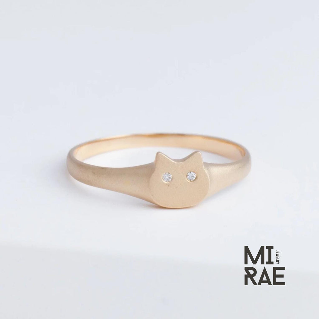 10K Gold Diamond Cat Signet Ring: Sapphire Odd-Eye, Minimalist Jewelry