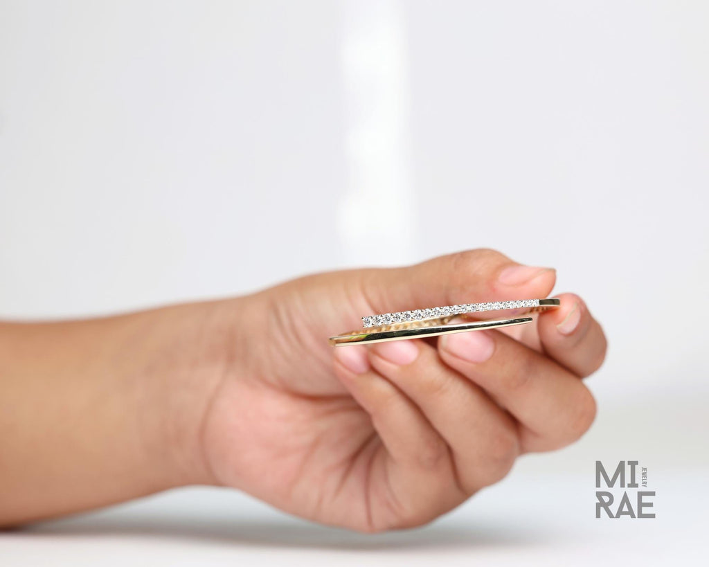 14K Gold Diamond Bangle Bracelet: 1ct Graduated Crossover Design