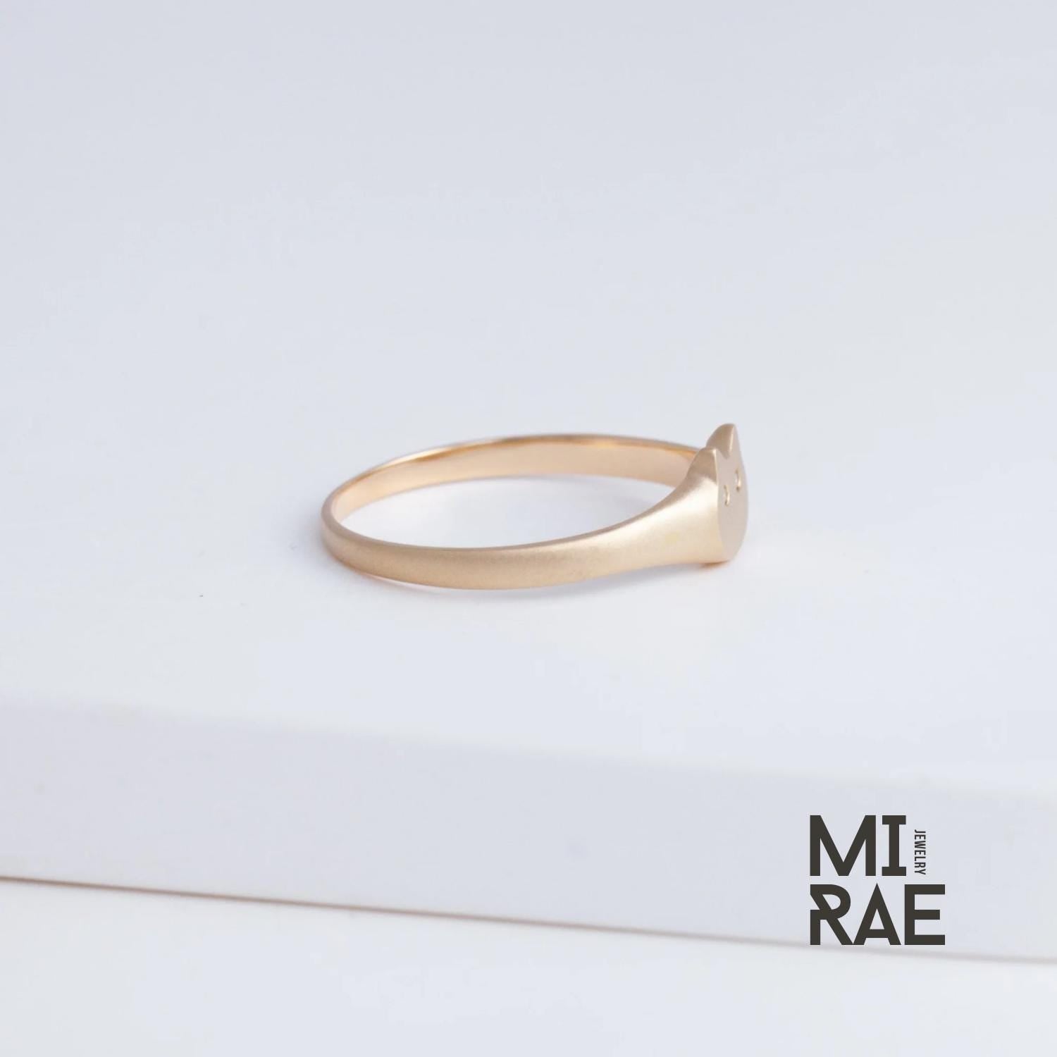 10K Gold Diamond Cat Signet Ring: Sapphire Odd-Eye, Minimalist Jewelry