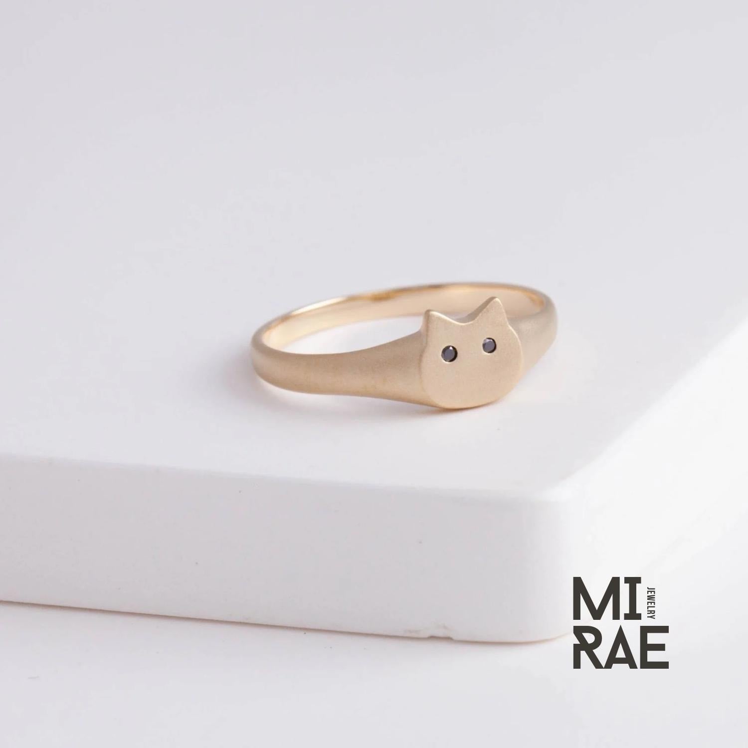 10K Gold Diamond Cat Signet Ring: Sapphire Odd-Eye, Minimalist