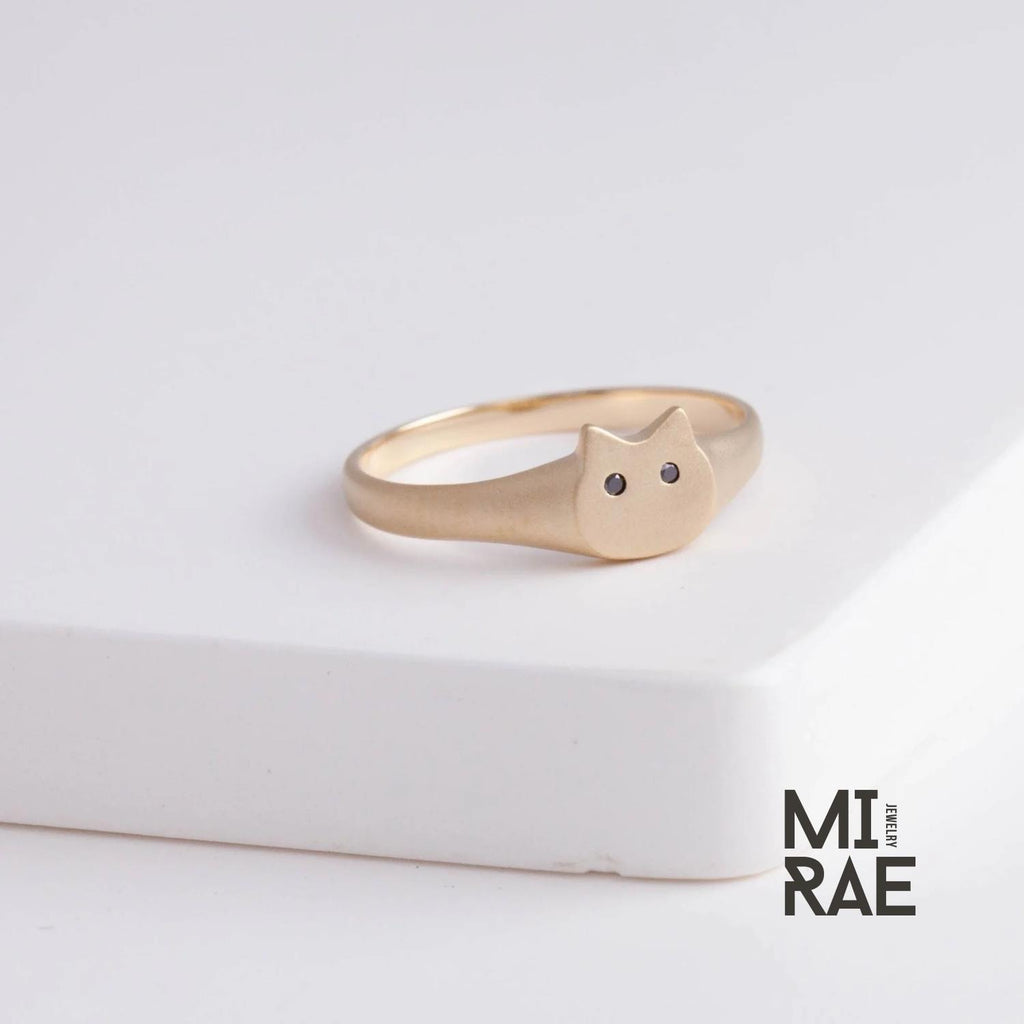 10K Gold Diamond Cat Signet Ring: Sapphire Odd-Eye, Minimalist Jewelry