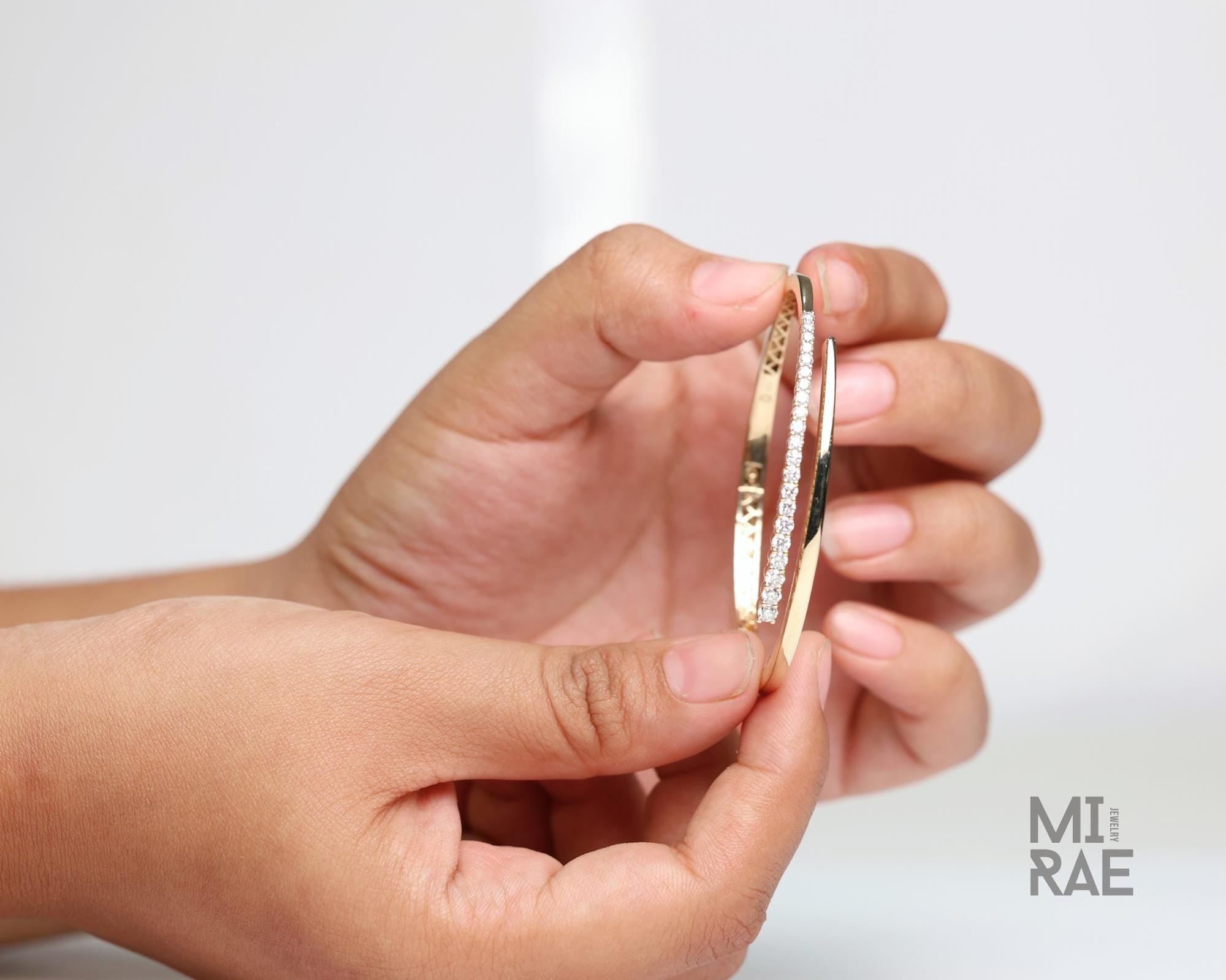 14K Gold Diamond Bangle Bracelet: 1ct Graduated Crossover Design